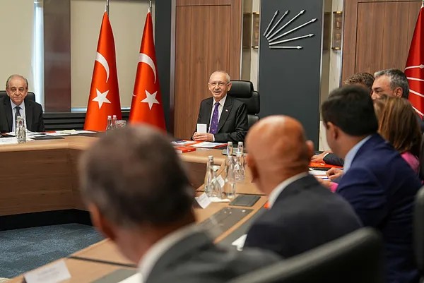 Özgür Özel Ve Ekibinden CHP Parti Meclisi'nden İstifa Etme Kararı! Kılıçdaroğlu'nun 'İhraç' Hamlesine Karşı Yeni Adım
